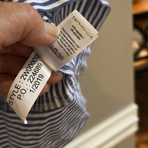 Vineyard Vines Sarah Blue and White Striped Sleeveless Blouse Size 2 - Picture 6 of 8